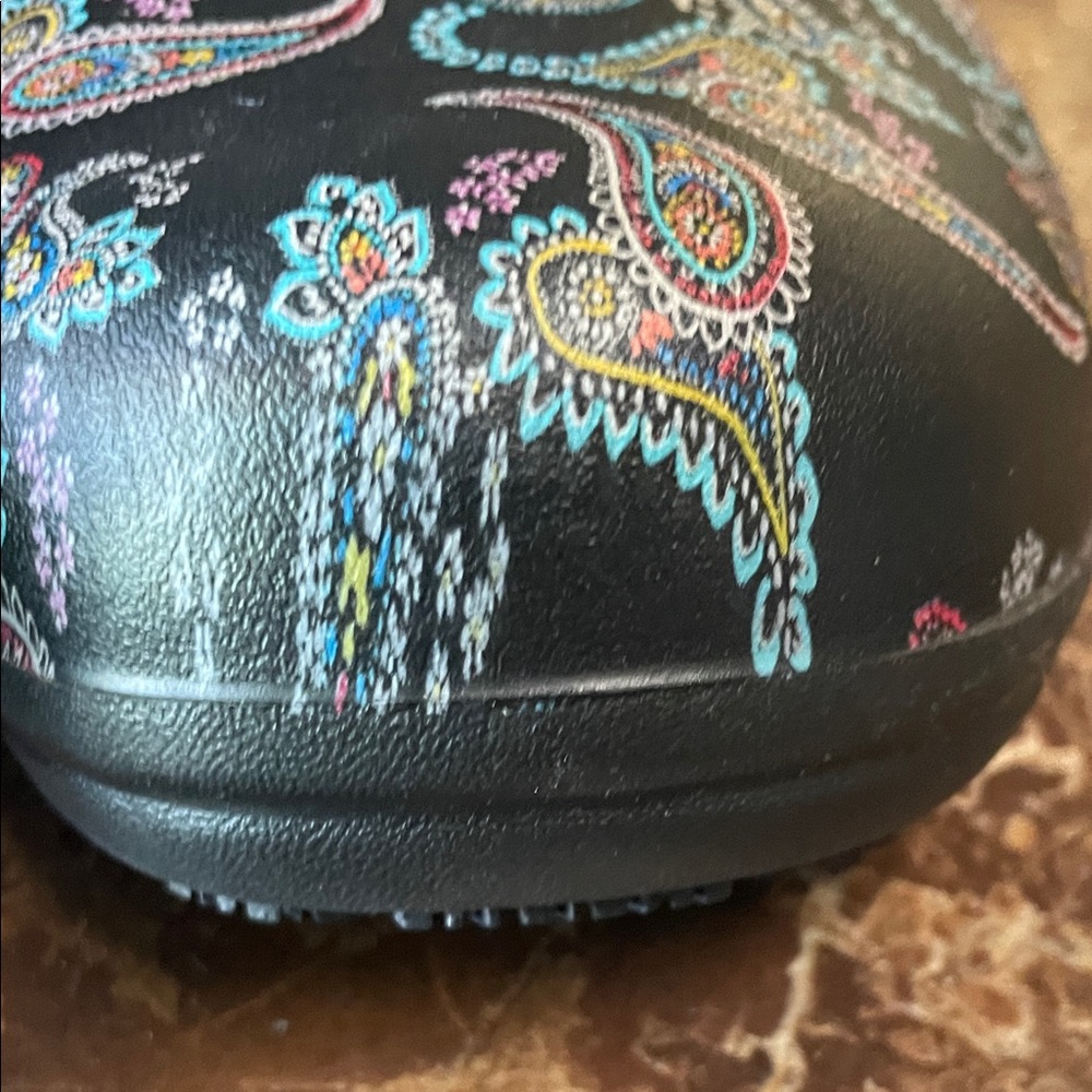 CROCS clogs womens size 10 Paisley Slippers - Black with Multicolor - Picture 8 of 8